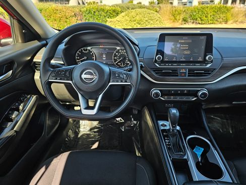 Used 2023 Nissan Altima 2.5 SV FWD image 21