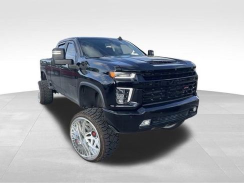 Used 2021 Chevrolet Silverado 2500 LT w/ Midnight Edition AWD/4WD image 2