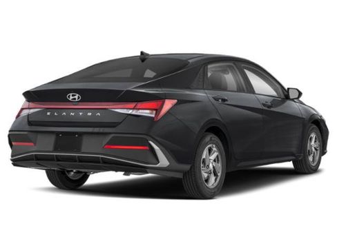 Used 2026 Hyundai Elantra SE FWD image 3