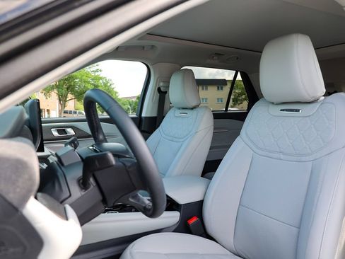 Used 2025 Ford Explorer Platinum w/ Ultimate Package AWD/4WD image 23