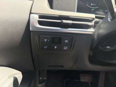 Certified 2025 Hyundai Tucson SEL AWD/4WD image 35