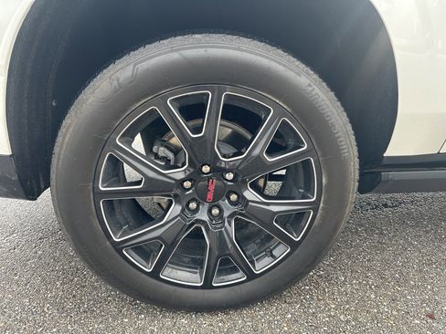 Used 2024 GMC Yukon XL Denali w/ Denali Reserve Package image 14