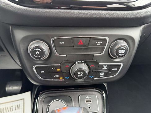 Used 2020 Jeep Compass Limited AWD/4WD image 22