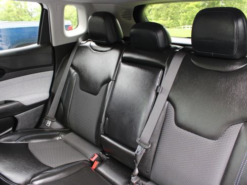 Used 2022 Jeep Compass Latitude w/ Convenience Group AWD/4WD image 17