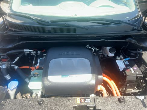 Used 2019 Kia Soul EV + image 3