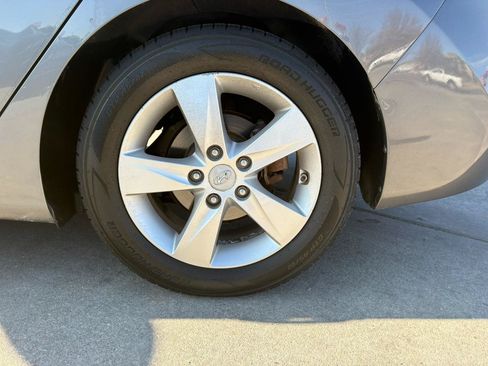 Used 2013 Hyundai Elantra GLS w/ Preferred Pkg FWD image 38