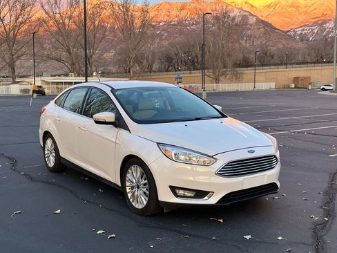 Used 2015 Ford Focus Titanium image 3