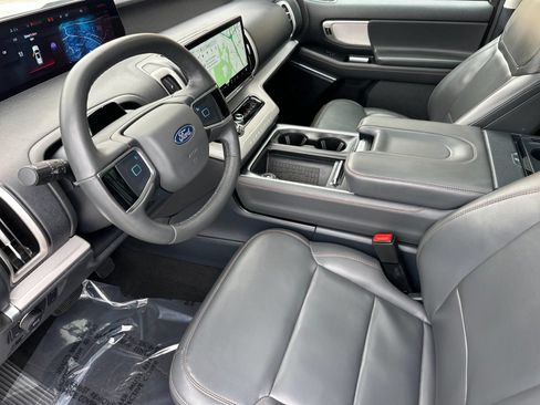 Used 2025 Ford Expedition Active AWD/4WD image 11