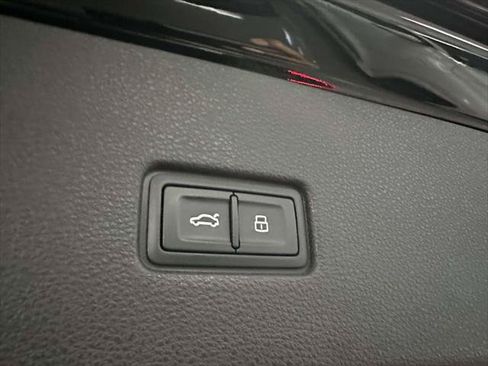 Used 2023 Audi Q8 Premium w/ Convenience Package AWD/4WD image 7
