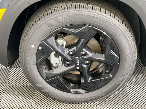 New 2026 Kia Seltos EX FWD image 11