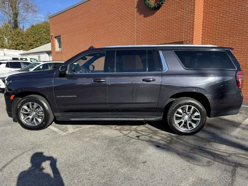 Certified 2022 Chevrolet Suburban LT w/ Luxury Package image 2