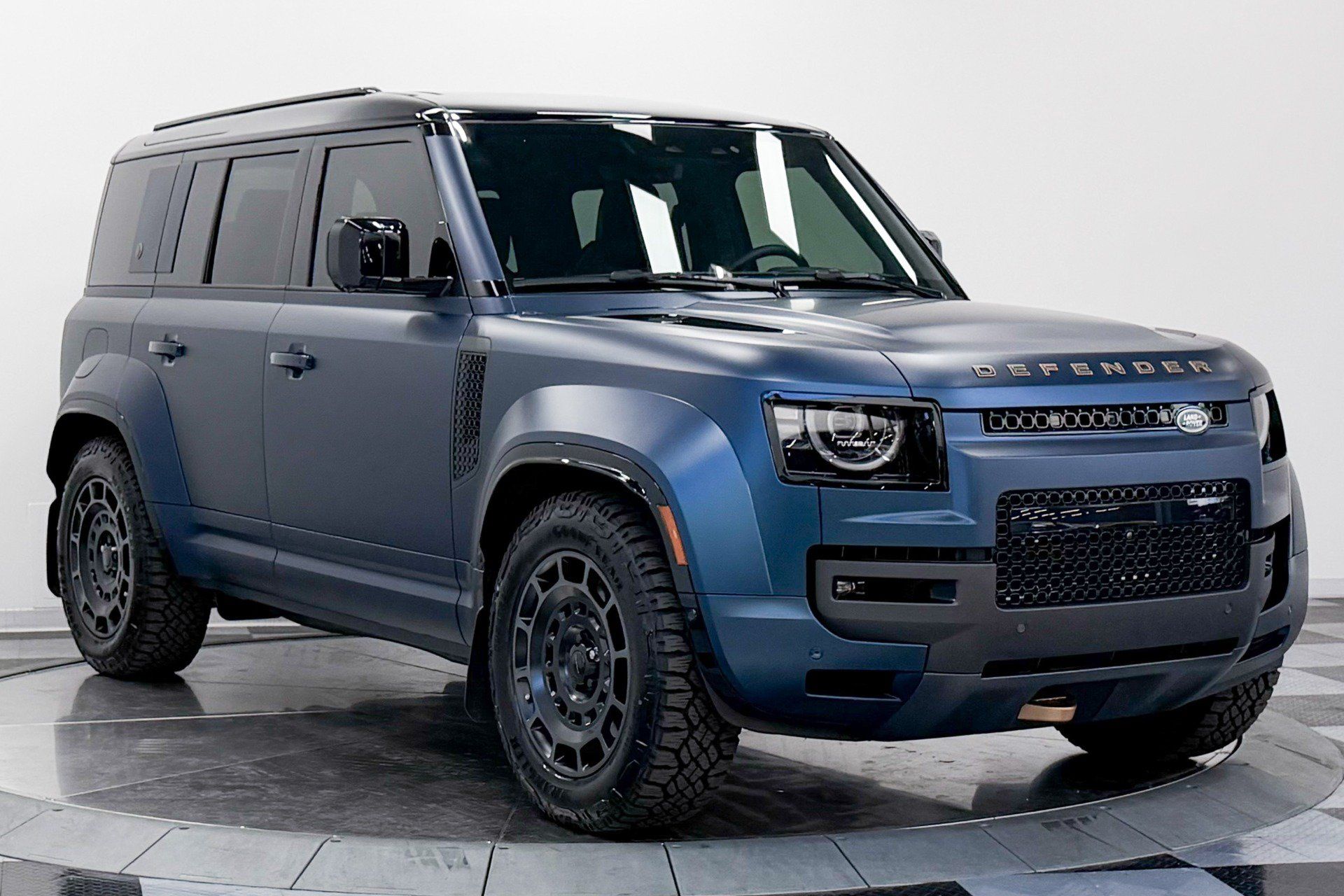Used 2026 Land Rover Defender 110 AWD/4WD image 3