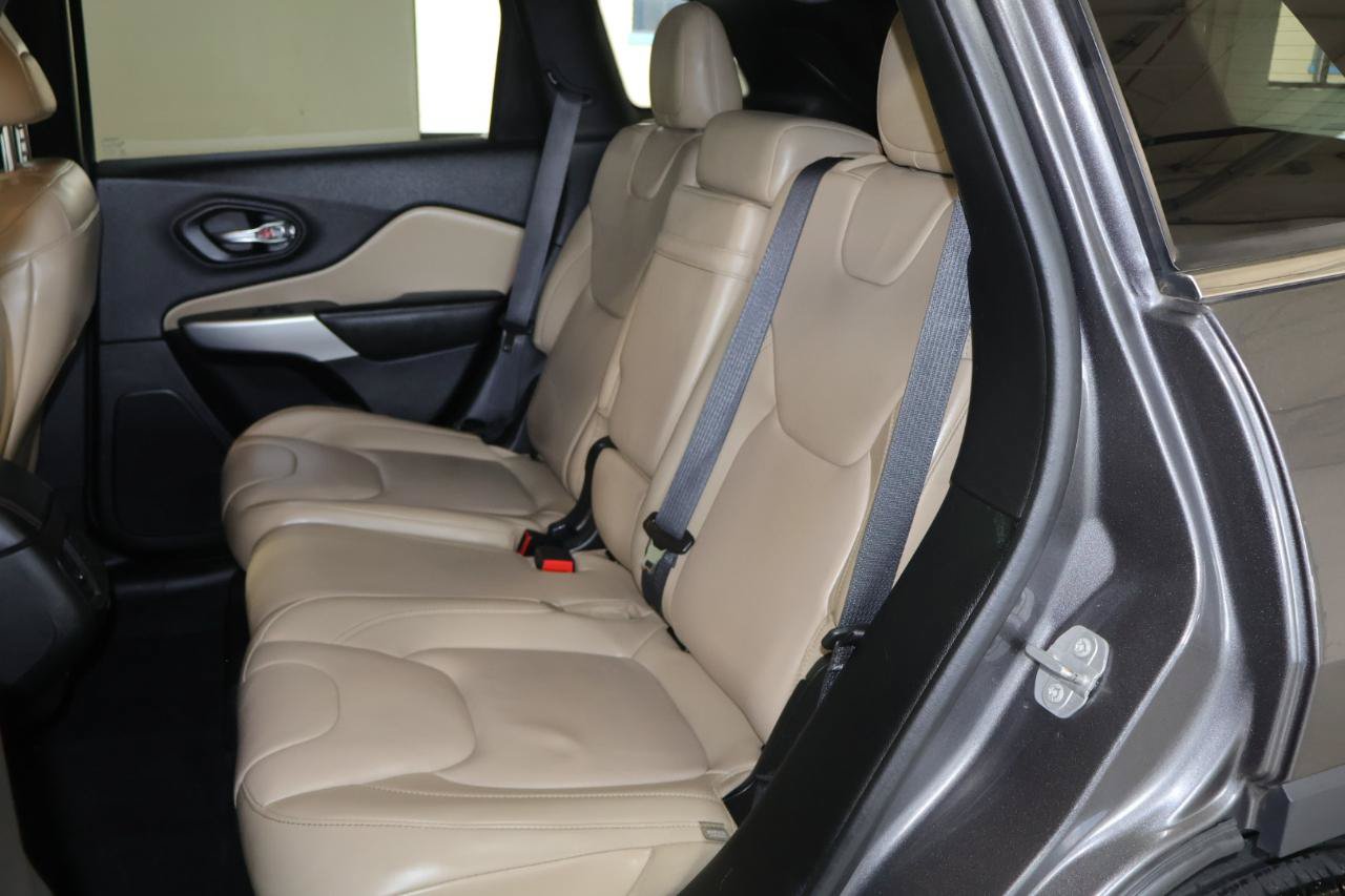 Used 2018 Jeep Cherokee Limited AWD/4WD image 21