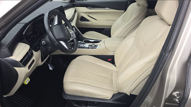 Used 2023 INFINITI QX60 Sensory w/ Vision Package AWD/4WD image 8