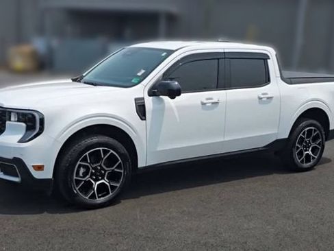 Certified 2025 Ford Maverick Lariat w/ 4K Tow Package AWD/4WD image 5