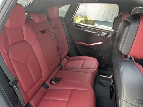 Used 2025 Porsche Macan image 27