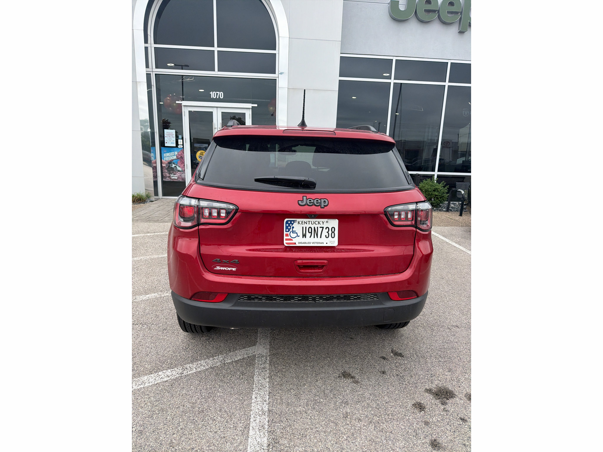 Used 2026 Jeep Compass Latitude AWD/4WD image 6