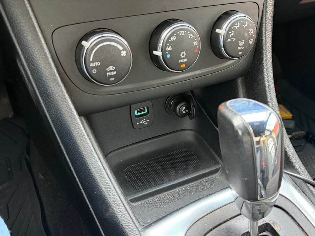 Used 2012 Dodge Avenger SXT Plus FWD image 31