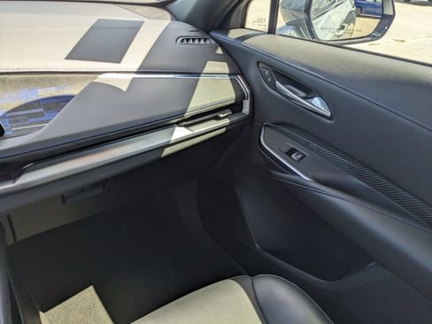 Used 2024 Cadillac XT4 Sport FWD image 17