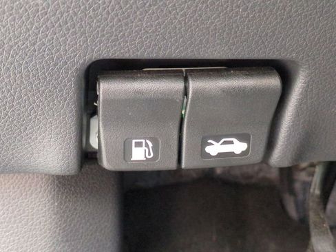 Used 2017 Nissan Rogue AWD image 16