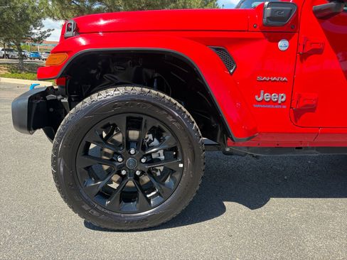 Used 2024 Jeep Wrangler Unlimited Sahara AWD/4WD image 10