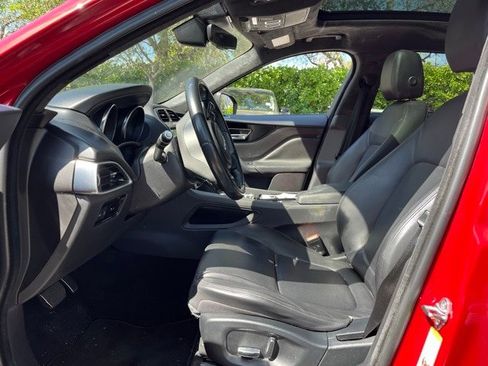 Used 2019 Jaguar F-PACE Premium image 6