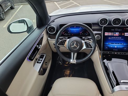 Used 2025 Mercedes-Benz GLC 300 4MATIC image 19