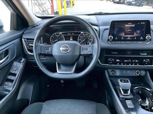 Certified 2025 Nissan Rogue SV image 5