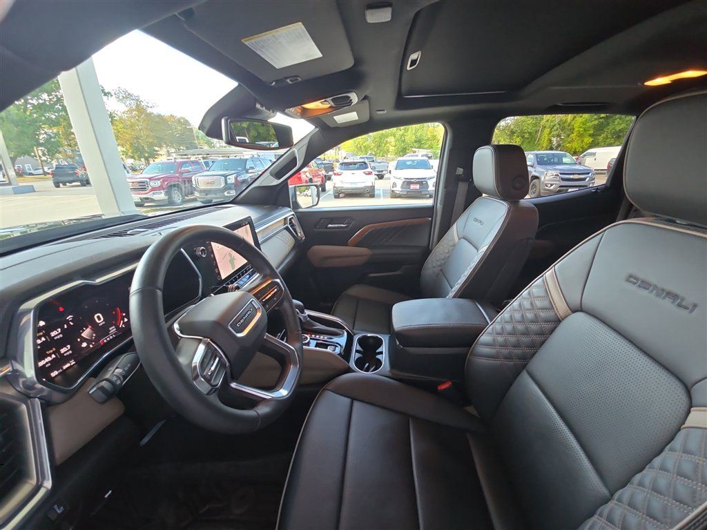 Used 2025 GMC Canyon Denali AWD/4WD image 21