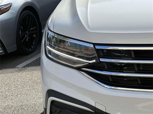 Certified 2022 Volkswagen Tiguan SE w/ Panoramic Sunroof Package image 8