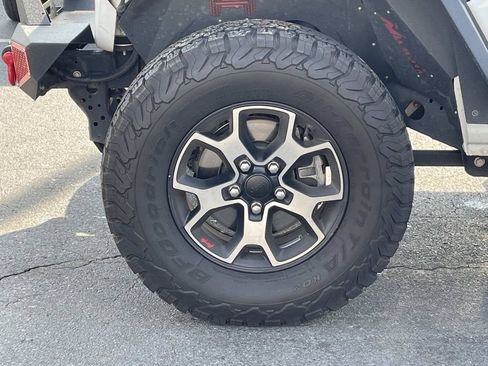 Used 2022 Jeep Wrangler Unlimited Rubicon w/ Cold Weather Group AWD/4WD image 12