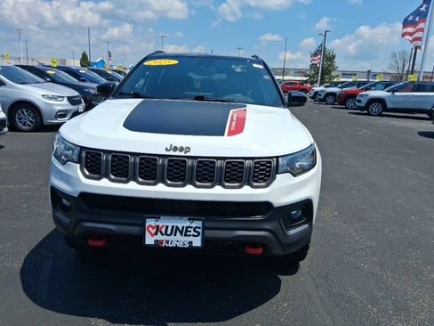 Used 2025 Jeep Compass Trailhawk AWD/4WD image 13