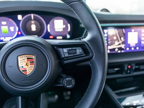 Certified 2025 Porsche Macan 4S Electric AWD/4WD image 31