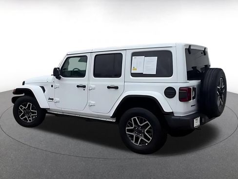 Used 2025 Jeep Wrangler Unlimited Sahara AWD/4WD image 15