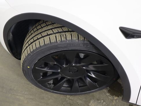 Used 2023 Tesla Model Y Long Range AWD/4WD image 45