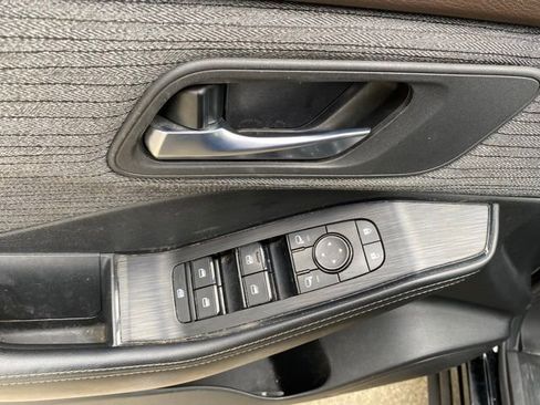 Used 2023 Nissan Rogue SV image 29