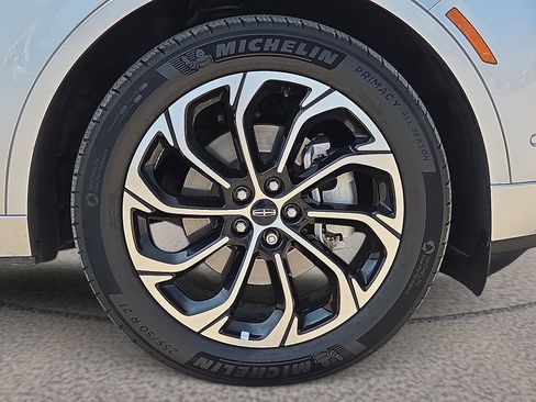 Certified 2024 Lincoln Nautilus Reserve w/ Equipment Group 202A AWD/4WD image 8