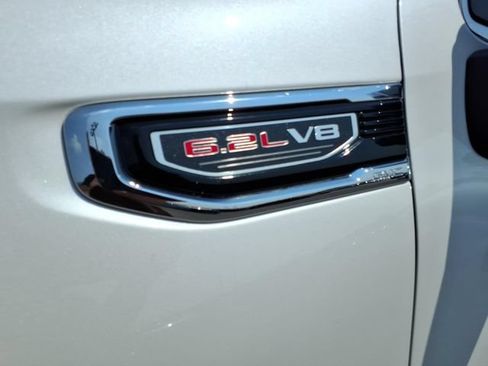 Used 2022 GMC Sierra 1500 Denali w/ Denali Premium Package AWD/4WD image 10
