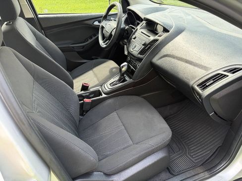Used 2015 Ford Focus SE w/ Interior Protection Package FWD image 11