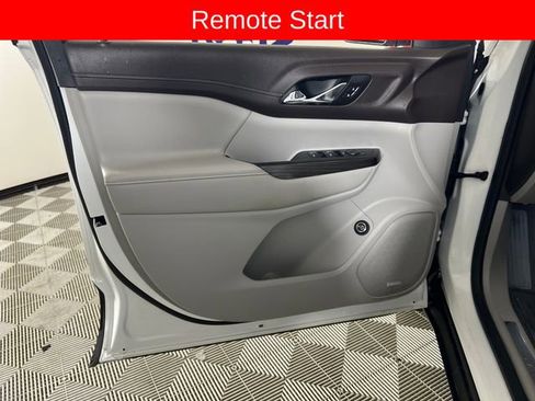 Used 2019 GMC Acadia SLT image 12