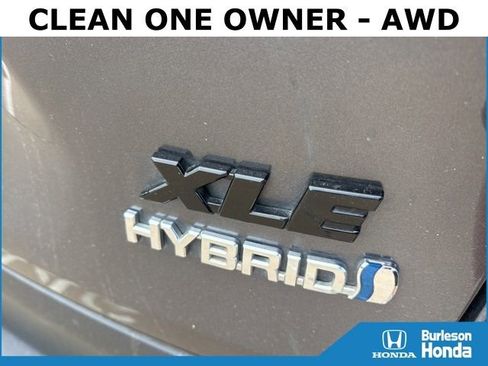 Used 2023 Toyota RAV4 XLE Premium image 9