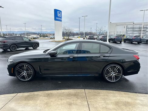 Used 2022 BMW 750i xDrive image 2