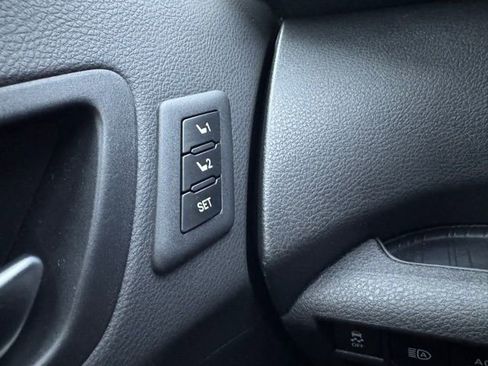 Used 2025 Toyota Sienna Limited AWD/4WD image 37