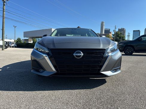 Used 2025 Nissan Altima 2.5 S FWD image 3