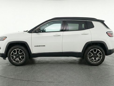 Used 2025 Jeep Compass Trailhawk AWD/4WD image 5