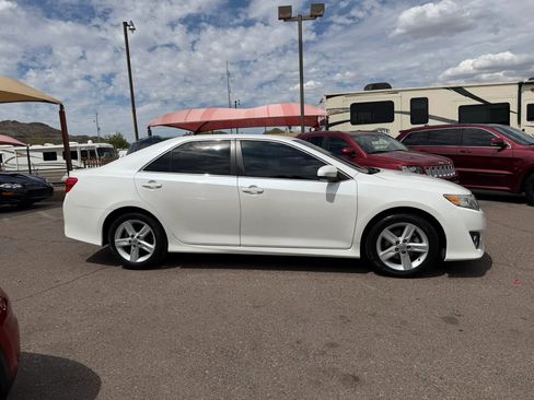 Used 2014 Toyota Camry SE image 4