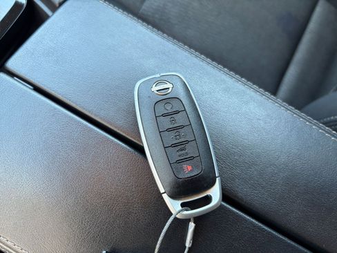 Used 2025 Nissan Rogue SV FWD image 27