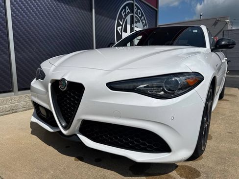 Used 2022 Alfa Romeo Giulia Veloce AWD/4WD image 18