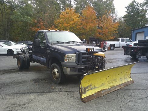 Used 2006 Ford F350 XL image 3
