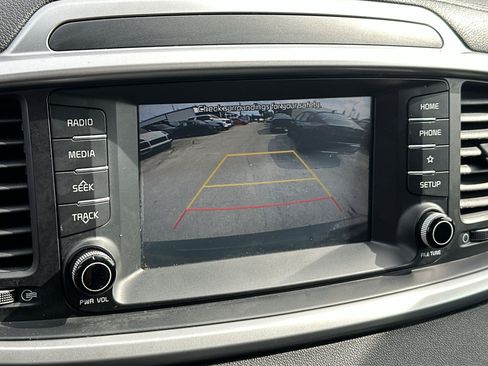 Used 2020 Kia Sorento LX FWD image 22